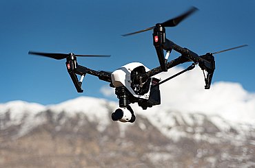 VUT na Amperu představuje autonomní roj dronů a robotů určený pro armádu