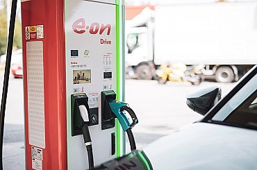 Registrovaní uživatelé E.ON Drive budou nově dobíjet elektromobily na ultrarychlých stanicích za ceny rychlého dobíjení
