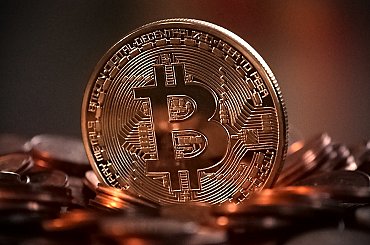 Francúzski poslanci budú rozhodovať o návrhu, ako mariť elektrinu. Pomôcť majú bitcoiny