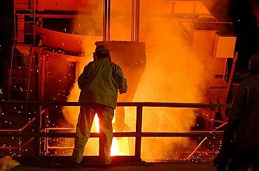 Rozhodnutie USA o predaji U.S. Steel Japoncom by malo padnúť až po voľbách