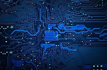 Investiční horečka do „nové ropy“ nevídaně roztáčí energetiku