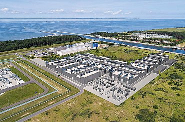 Elektrolyzéry budou zlevňovat pomaleji než soláry a baterie
