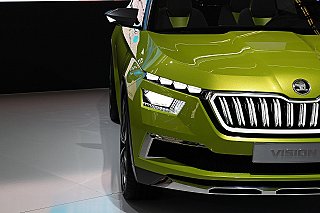 Vyplatil se nám přechod na euro i elektromobily, pochvaluje si marže Škody Auto její finanční šéf