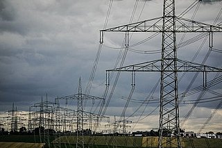 Dnešní výpadek proudu postihl milion odběrných míst, způsobil ho spadlý kabel