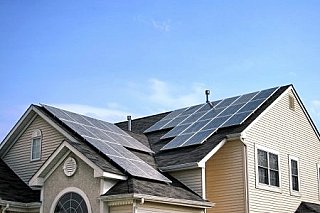 Expert: Komunitní energetika malých skupin funguje dobře, obce se s ní seznamují